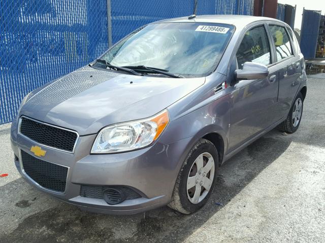 KL1TD66E19B649306 - 2009 CHEVROLET AVEO LS GRAY photo 2