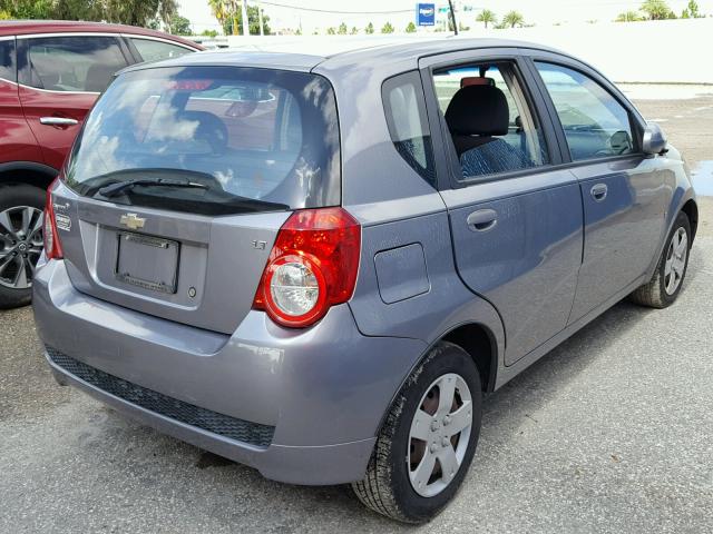 KL1TD66E19B649306 - 2009 CHEVROLET AVEO LS GRAY photo 4