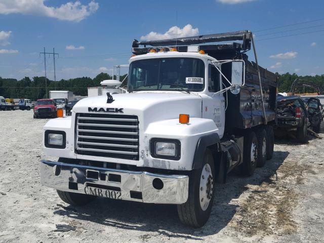 1M2P267C4SM023493 - 1995 MACK 600 RD600 WHITE photo 2