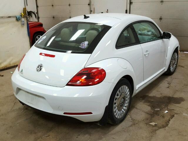 3VWJ17AT3EM638814 - 2014 VOLKSWAGEN BEETLE WHITE photo 4