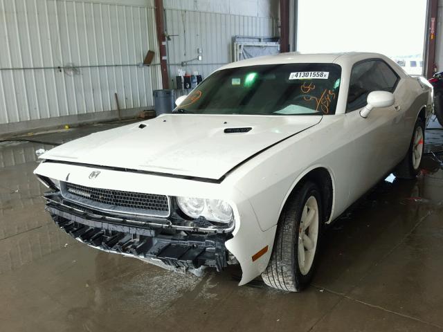 2B3CJ4DV9AH130543 - 2010 DODGE CHALLENGER WHITE photo 2