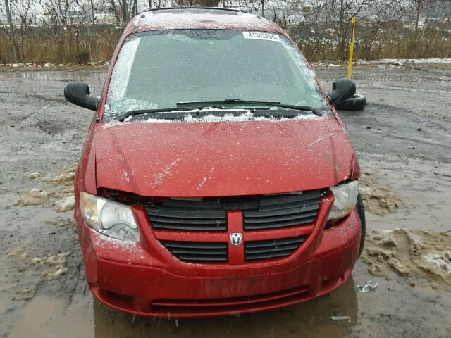 1D4GP25R26B687060 - 2006 DODGE CARAVAN SE RED photo 9