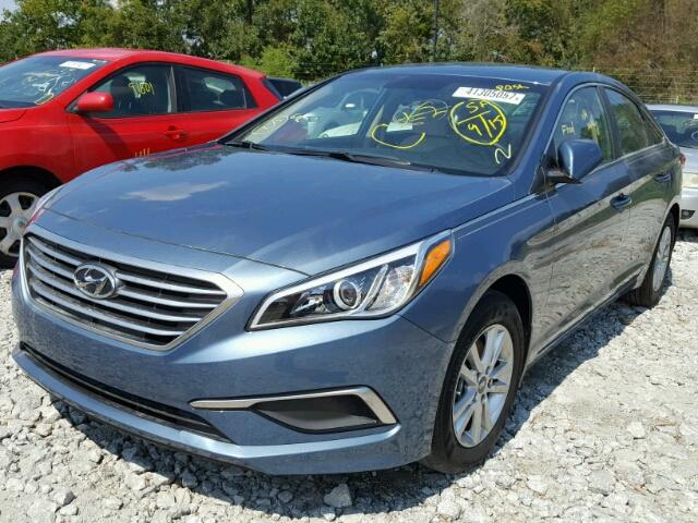 5NPE24AFXHH526404 - 2017 HYUNDAI SONATA SE BLUE photo 2