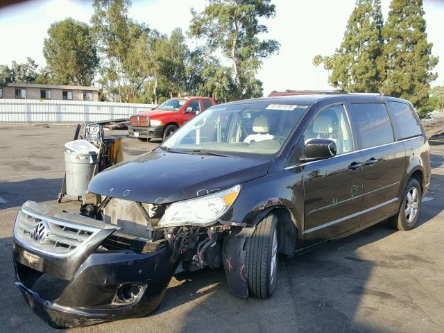 2V4RW3D19AR322935 - 2010 VOLKSWAGEN ROUTAN SE BLACK photo 2