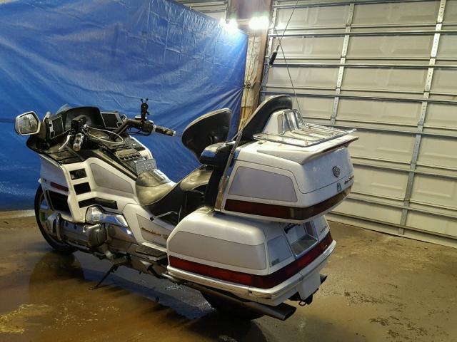 1HFSC2238XA104605 - 1999 HONDA GL1500 SE1 WHITE photo 3