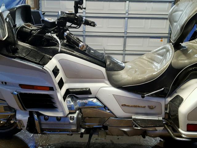 1HFSC2238XA104605 - 1999 HONDA GL1500 SE1 WHITE photo 7