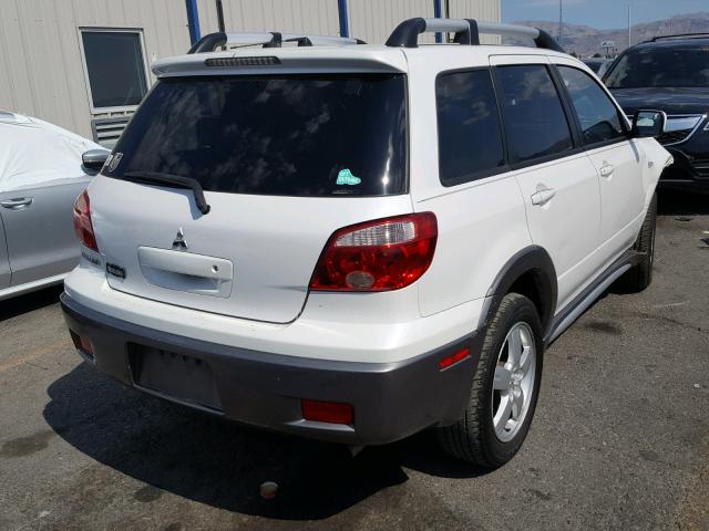 JA4LZ41F05U005027 - 2005 MITSUBISHI OUTLANDER WHITE photo 4