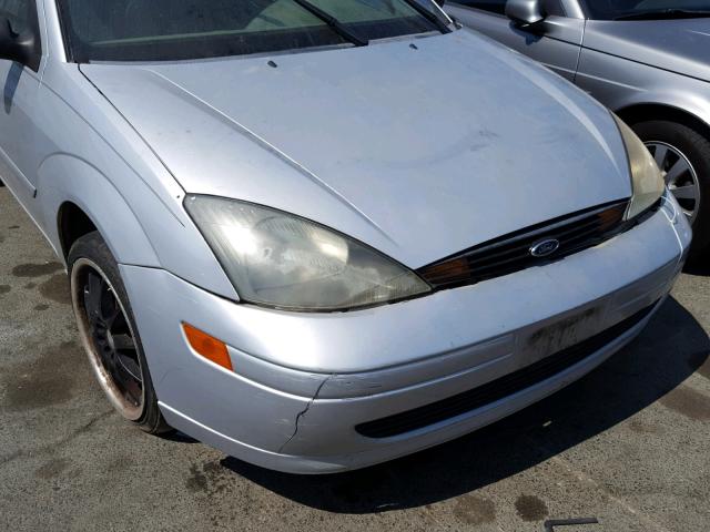 1FAHP34ZX4W197003 - 2004 FORD FOCUS SE C SILVER photo 9