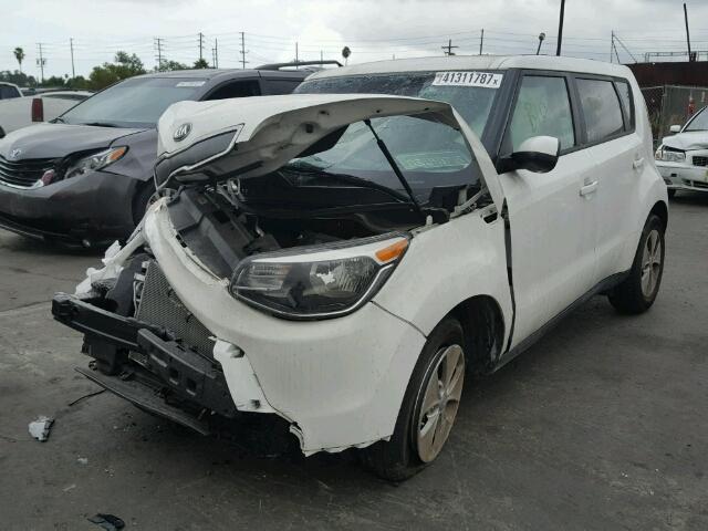 KNDJN2A20G7246307 - 2016 KIA SOUL WHITE photo 2