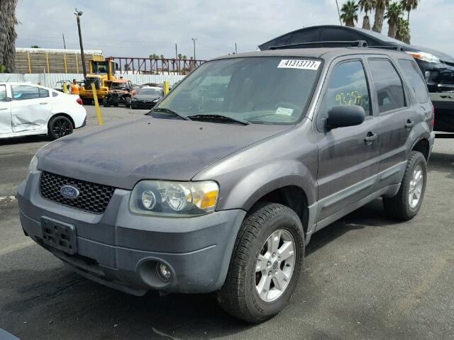 1FMYU03195KB11648 - 2005 FORD ESCAPE XLT GRAY photo 2