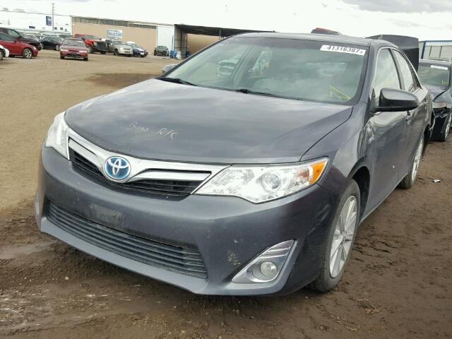 4T1BD1FK2CU054128 - 2012 TOYOTA CAMRY HYBR GRAY photo 2