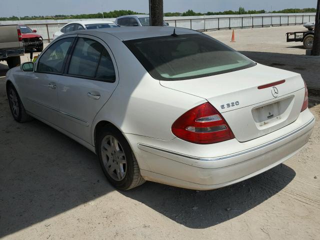 WDBUF65JX5A643430 - 2005 MERCEDES-BENZ E 320 WHITE photo 3