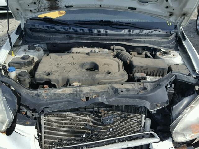 KMHCN35C88U096995 - 2008 HYUNDAI ACCENT BAS WHITE photo 7