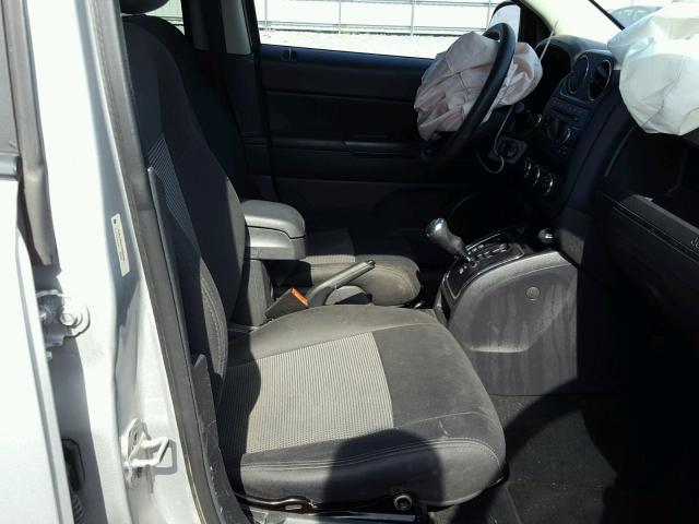 1C4NJCBAXCD505048 - 2012 JEEP COMPASS SP SILVER photo 5