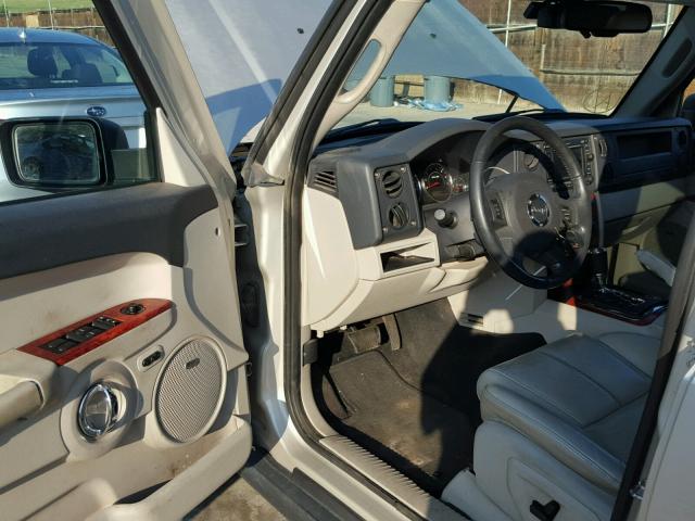 1J8HG58287C672049 - 2007 JEEP COMMANDER TAN photo 9