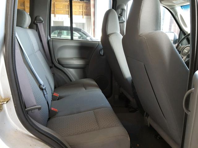 1J4GK38K15W523462 - 2005 JEEP LIBERTY RE SILVER photo 6