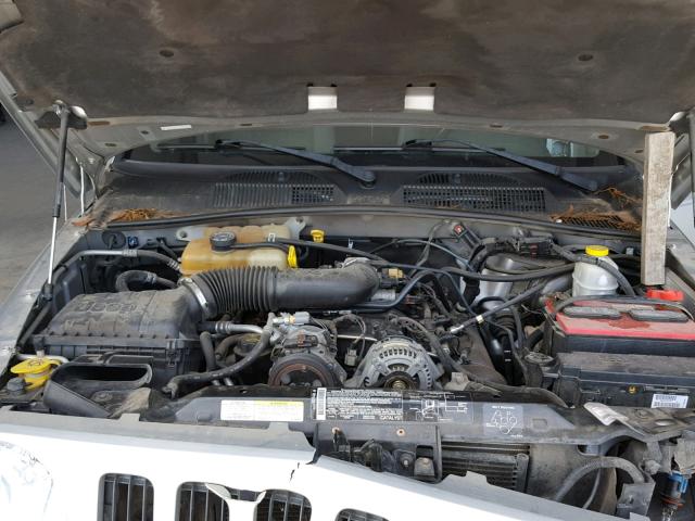 1J4GK38K15W523462 - 2005 JEEP LIBERTY RE SILVER photo 7