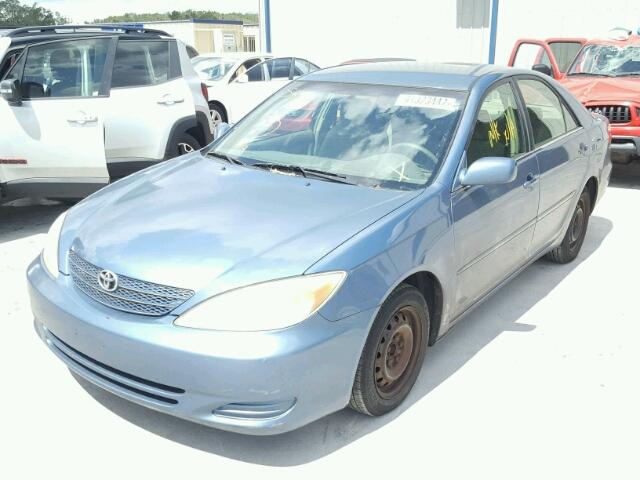 4T1BE32KX2U638113 - 2002 TOYOTA CAMRY LE GREEN photo 2