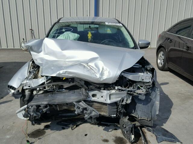 1FADP3K26EL335661 - 2014 FORD FOCUS SILVER photo 9