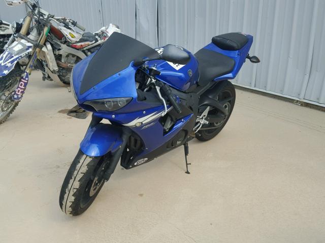 JYARJ06E76A032563 - 2006 YAMAHA YZFR6 L BLUE photo 2