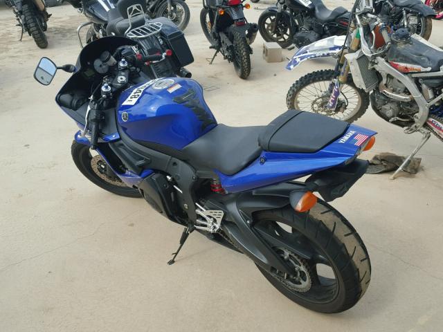 JYARJ06E76A032563 - 2006 YAMAHA YZFR6 L BLUE photo 3