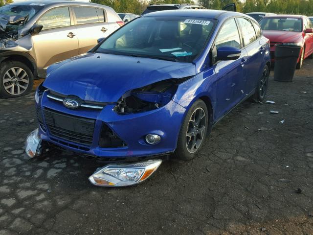 1FADP3K25EL195246 - 2014 FORD FOCUS SE BLUE photo 2