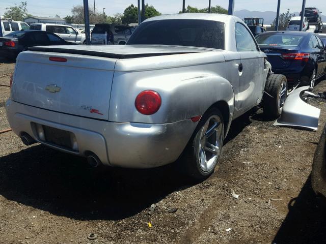 1GCES14H75B117995 - 2005 CHEVROLET SSR 银色 照片 4