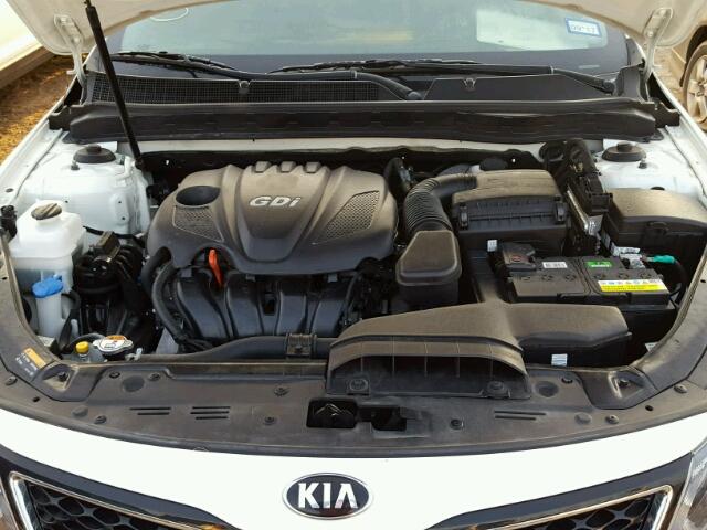 KNAGM4A73F5652724 - 2015 KIA OPTIMA LX WHITE photo 7