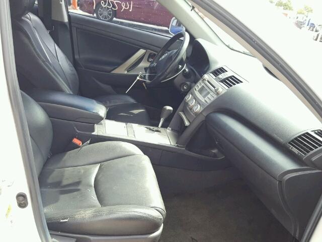 4T1BF3EK3BU777279 - 2011 TOYOTA CAMRY BASE WHITE photo 5