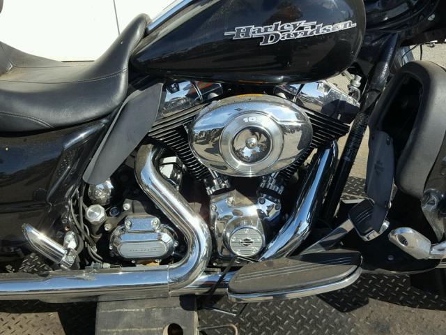 1HD1KBM38BB619174 - 2011 HARLEY-DAVIDSON FLHX BLACK photo 7