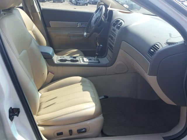 1LNHM87A85Y623505 - 2005 LINCOLN LS 白色 照片 5