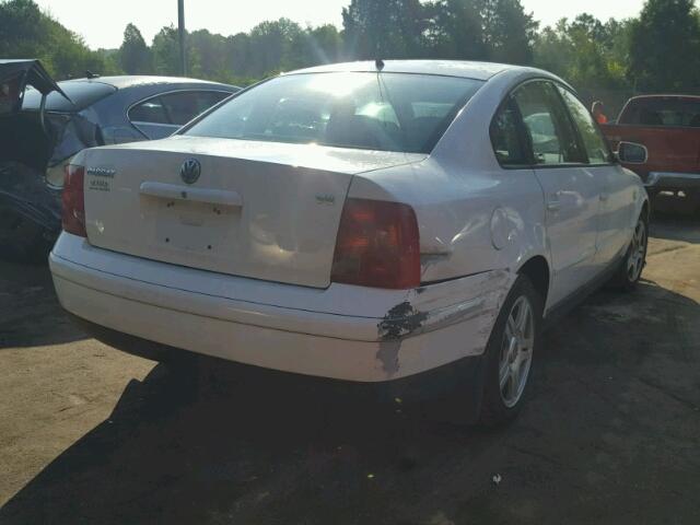 WVWPD23B6YE182622 - 2000 VOLKSWAGEN PASSAT GLX WHITE photo 4
