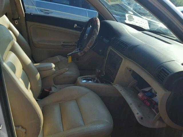 WVWPD23B6YE182622 - 2000 VOLKSWAGEN PASSAT GLX WHITE photo 5