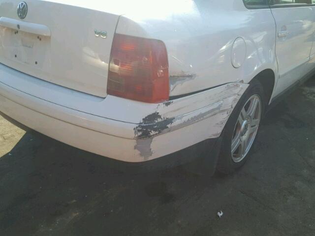 WVWPD23B6YE182622 - 2000 VOLKSWAGEN PASSAT GLX WHITE photo 9