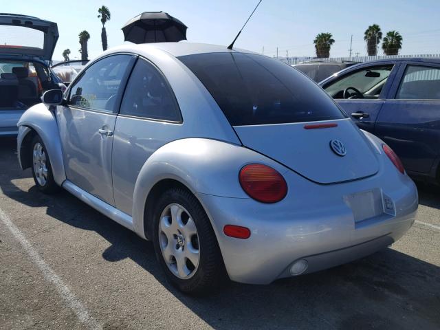 3VWCK21C12M411805 - 2002 VOLKSWAGEN NEW BEETLE 银色 照片 3