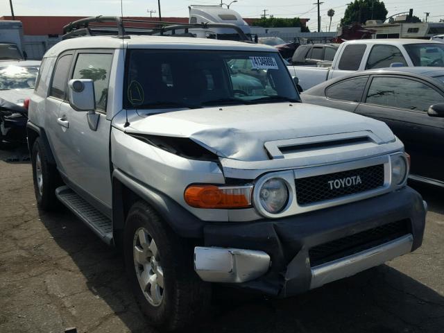 JTEZU11F570005592 - 2007 TOYOTA FJ CRUISER SILVER photo 1