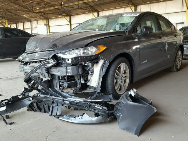 3FA6P0UU6JR142251 - 2018 FORD FUSION S H GRAY photo 2