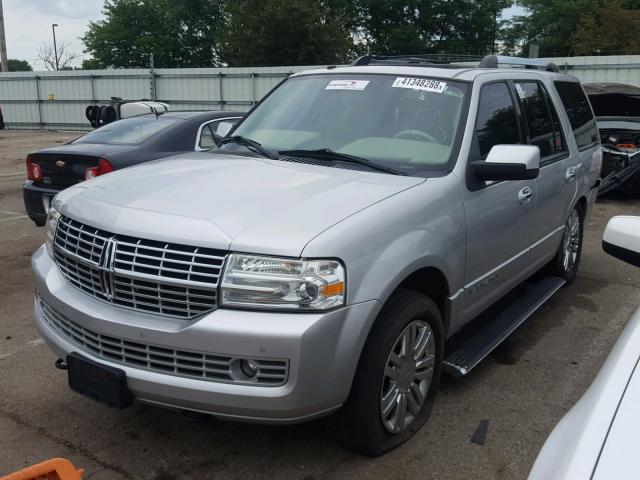 5LMJJ2J56AEJ05923 - 2010 LINCOLN NAVIGATOR SILVER photo 2