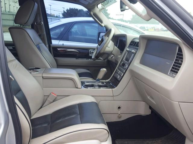 5LMJJ2J56AEJ05923 - 2010 LINCOLN NAVIGATOR SILVER photo 5