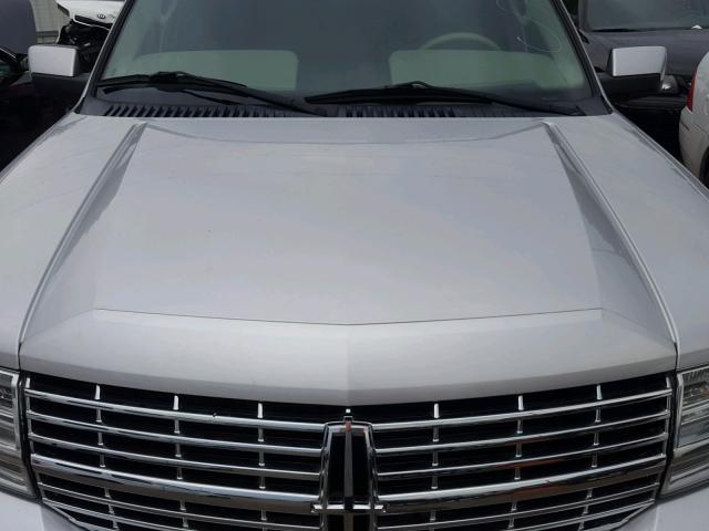 5LMJJ2J56AEJ05923 - 2010 LINCOLN NAVIGATOR SILVER photo 7