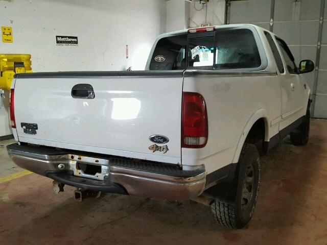 2FTPX28L5WCA47272 - 1998 FORD F250 WHITE photo 4