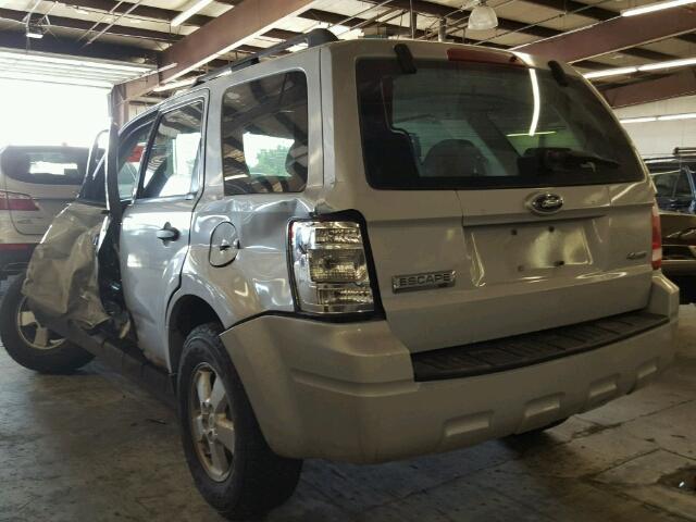 1FMCU93158KE49731 - 2008 FORD ESCAPE SILVER photo 3