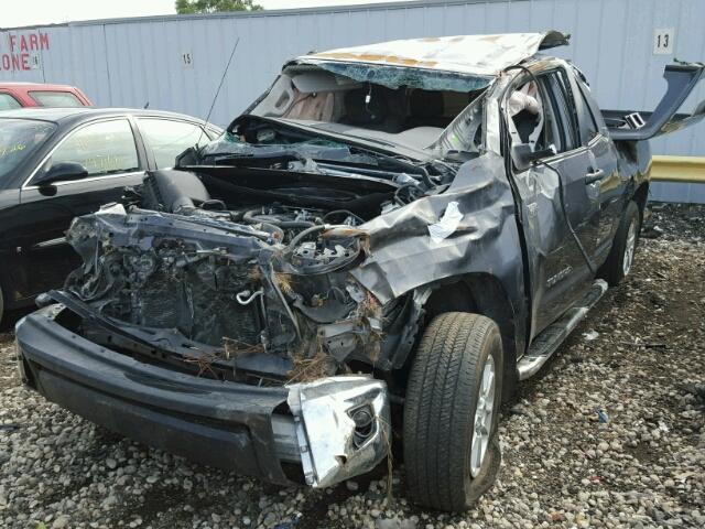 5TFUW5F15EX411793 - 2014 TOYOTA TUNDRA DOU GRAY photo 2