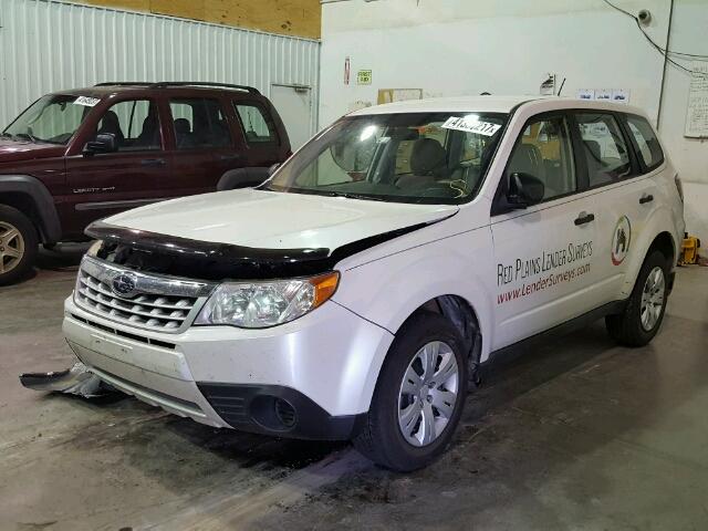 JF2SHAAC5DH434309 - 2013 SUBARU FORESTER 2 WHITE photo 2