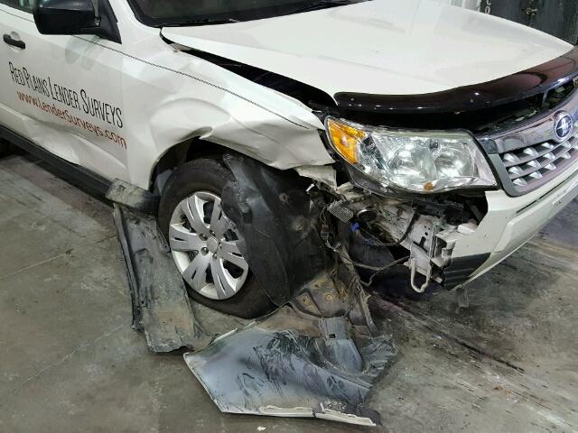 JF2SHAAC5DH434309 - 2013 SUBARU FORESTER 2 WHITE photo 9