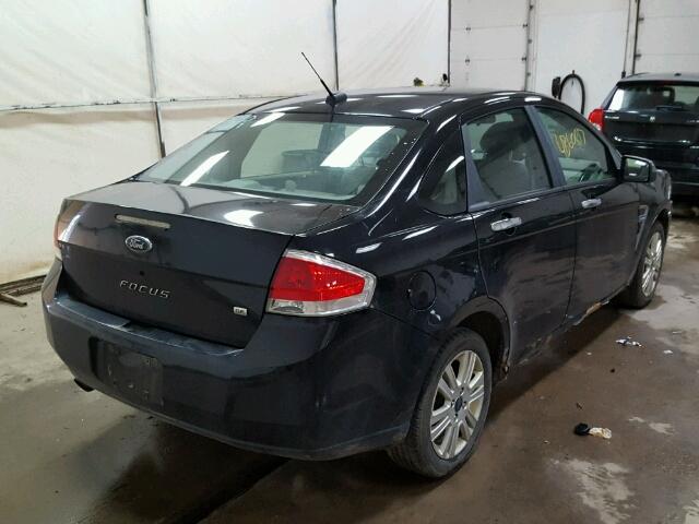 1FAHP35N18W216992 - 2008 FORD FOCUS SE BLACK photo 4