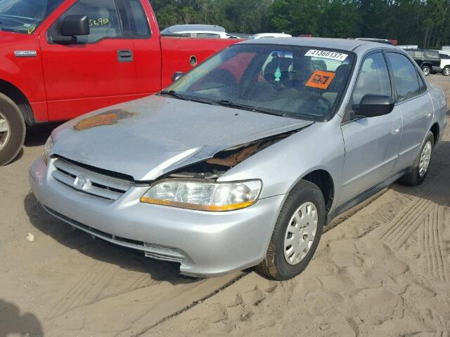 1HGCF86632A108942 - 2002 HONDA ACCORD VAL SILVER photo 2