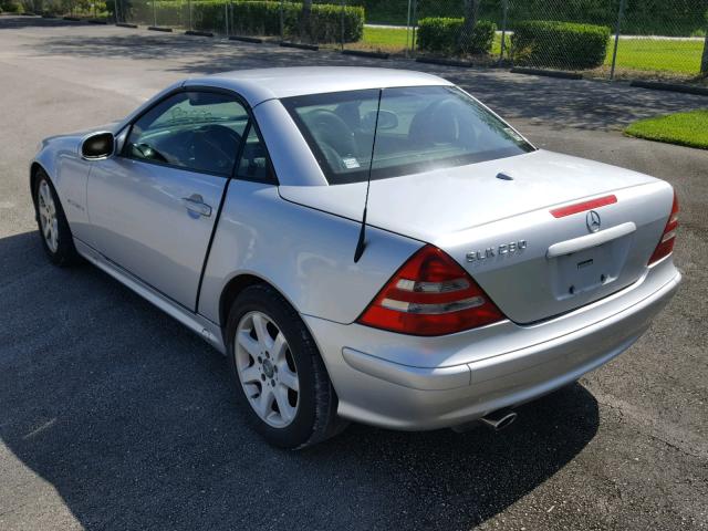 WDBKK49F01F187450 - 2001 MERCEDES-BENZ SLK 230 KO SILVER photo 3