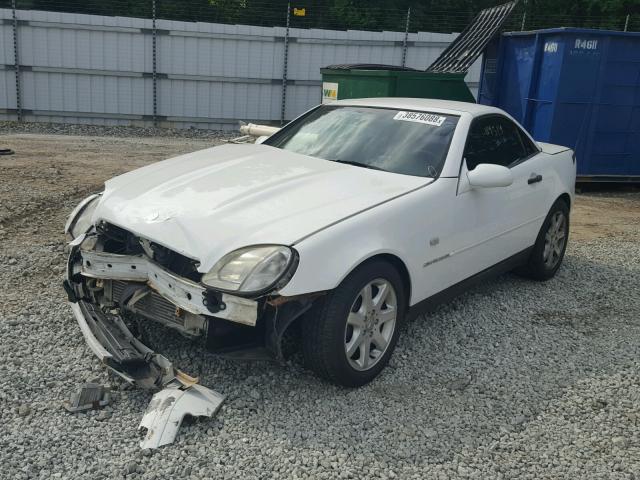 WDBKK47F8WF073397 - 1998 MERCEDES-BENZ SLK 230 KO WHITE photo 2