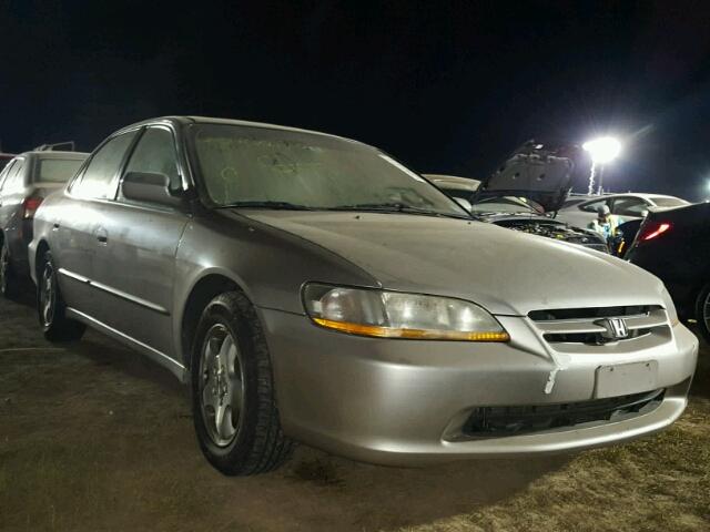 1HGCG1655WA074519 - 1998 HONDA ACCORD SILVER photo 1